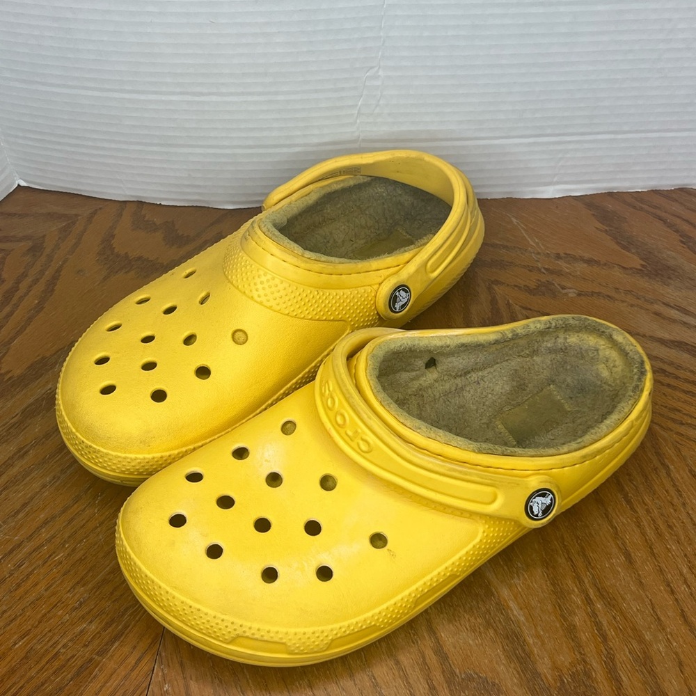 Yellow lined crocs M9 W7